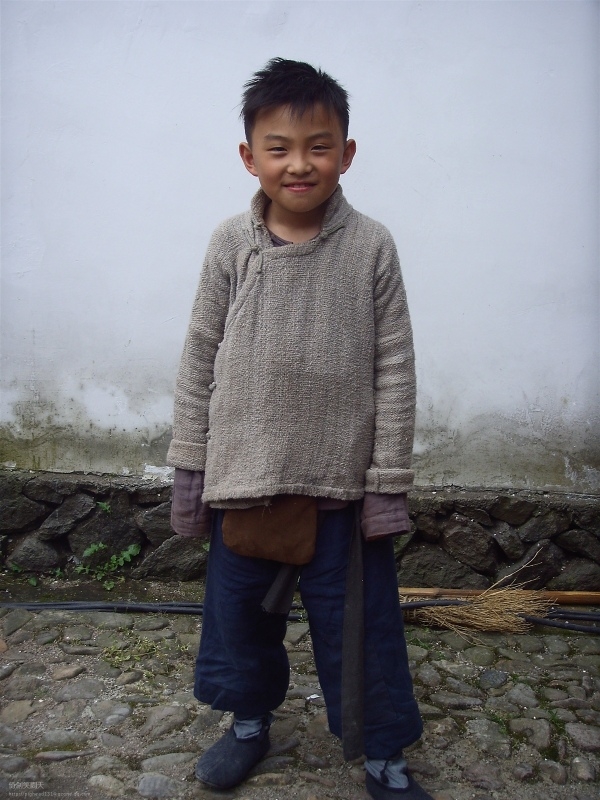 p>郑伟,2000年12月18日出生于北京市,中国内地影视男演员,就读于南京