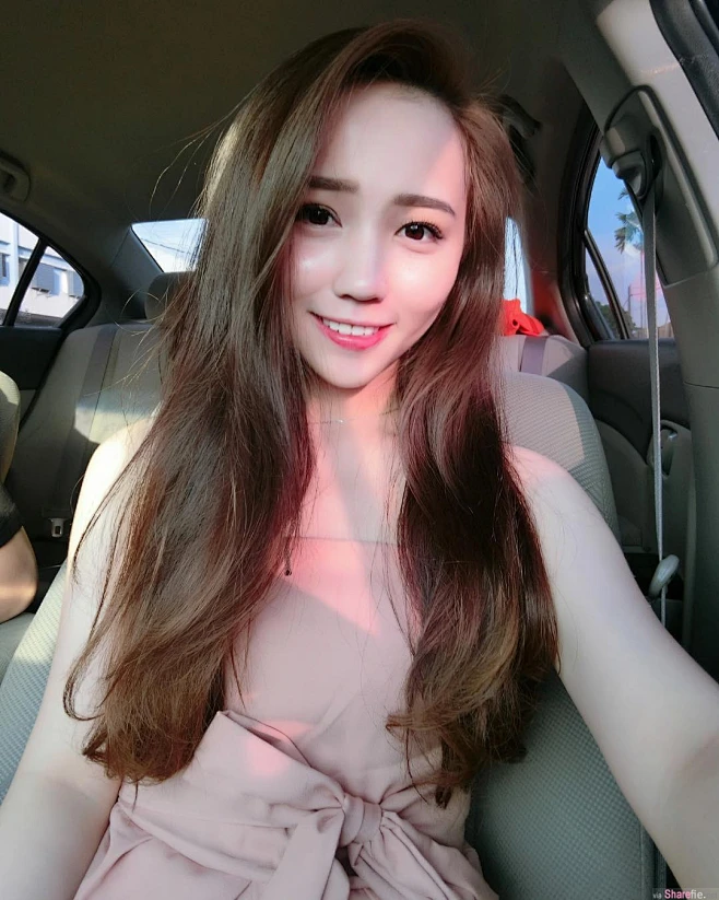 大马正妹陈嘉欣,阳光底下雪白美腿