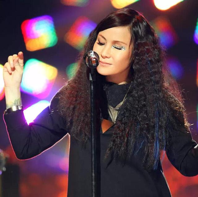 摇滚天后罗琦:16岁成名,19左眼被刺瞎,20岁退圈,39岁再度翻红