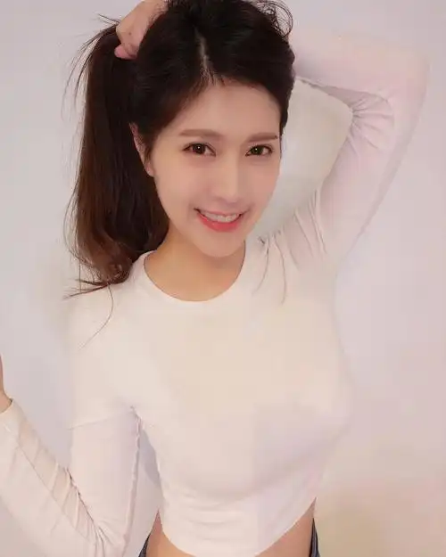 台湾美女主播刘庭羽私服性感迷人写真