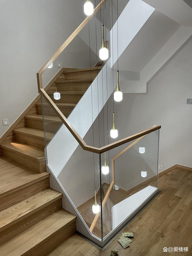 【楼梯扶手有这几类】你知道吗,楼梯扶手其实有好几类