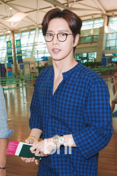 朴海镇被指黑脸态度差 粉丝晒视频澄清