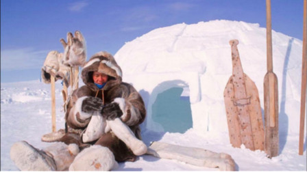 在北极生活的因纽特人,为啥都住冰屋,在里面生火冰砖不会融化?