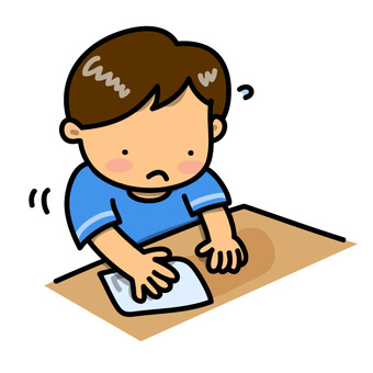 男孩帮忙(擦桌子)