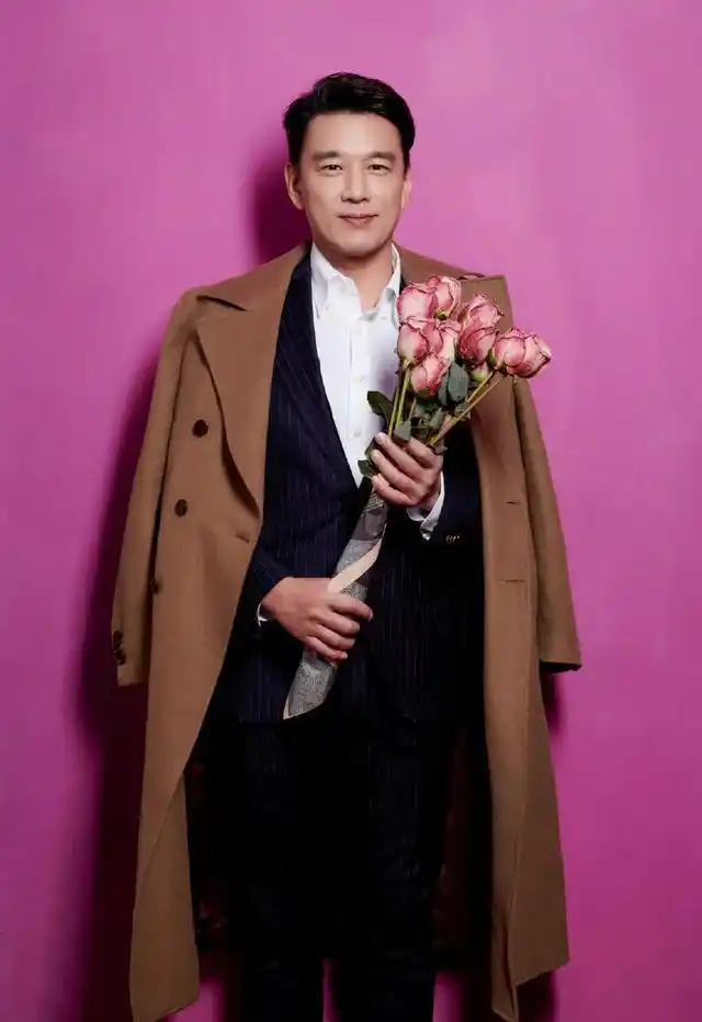 演员王耀庆为了不搬家娶了房东女儿拍的戏钱都给夫人