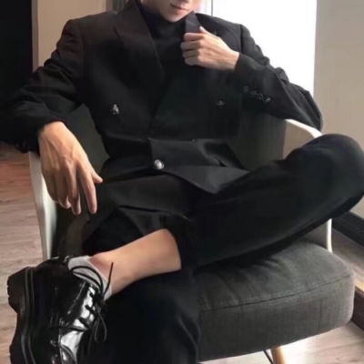 禁欲系高冷西装革履男生头像