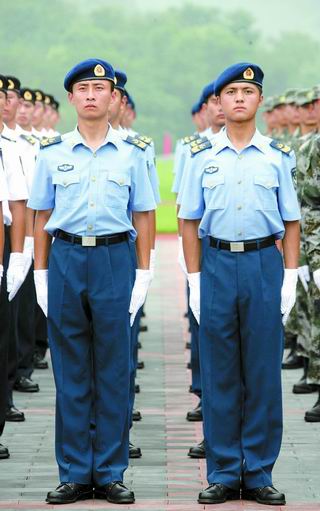 空军男士兵夏常服