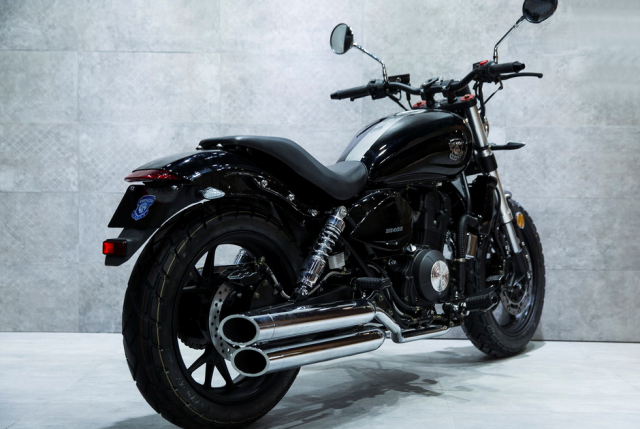 奔达这辆"原驰兽",400cc双缸八气门引擎,最高时速160km/h