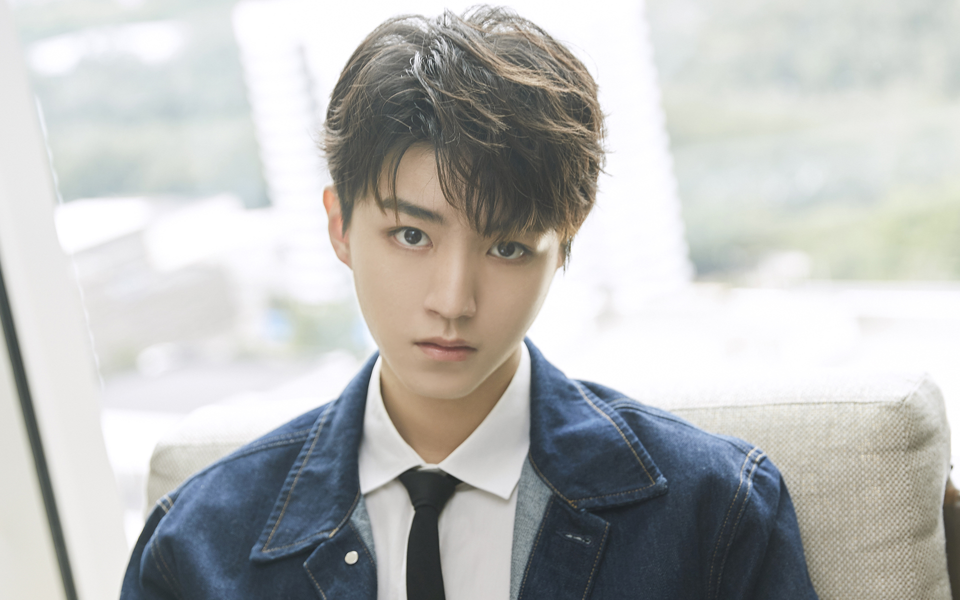 王俊凯牛仔衣帅气写真图片壁纸