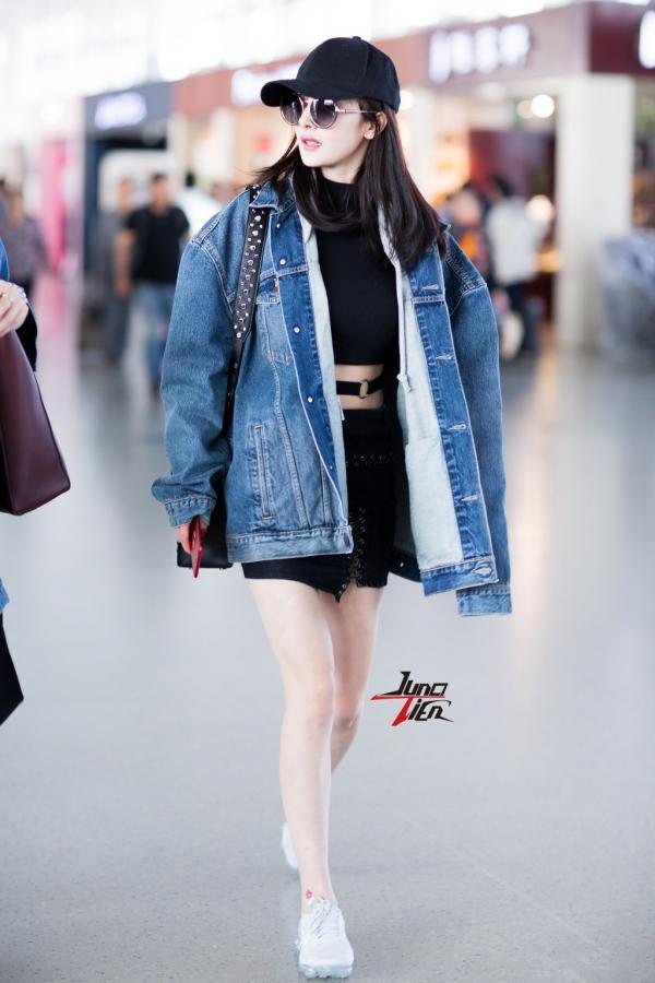 杨幂最新街拍 "小蛮腰"实力抢镜