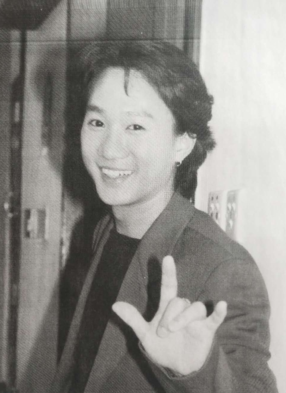 黄家驹罕见照片:当推销员时一脸稚嫩,女友以未亡人身份为其守灵