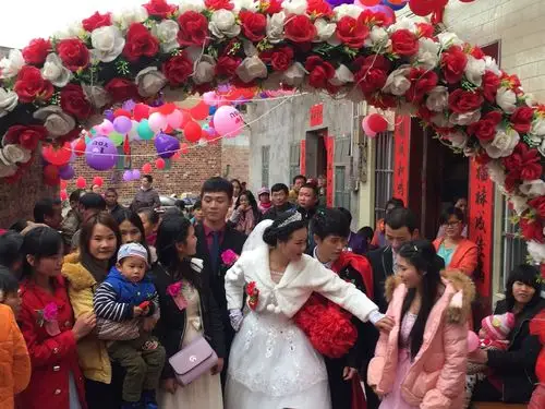 和黄芳珍于2017年2月24号于广西贵港古樟镇韦氏本家举办中式农村婚礼!