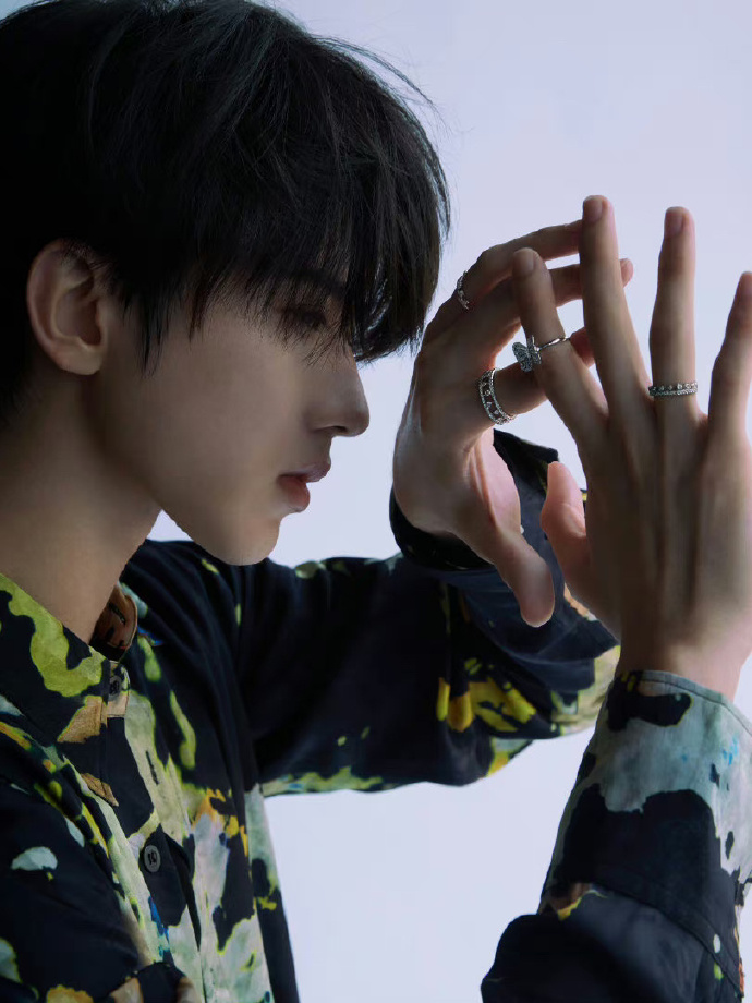 戴比尔斯品牌代言人蔡徐坤