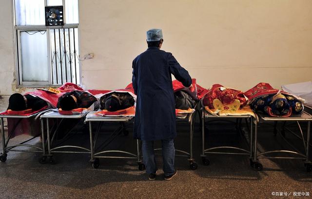 殡仪馆的遗体整容师被称为灵魂的摆渡人,他们的工作有着特殊的意义