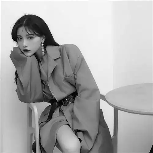 好看的女生头像霸气高冷黑白莫向不幸屈服做个女强人