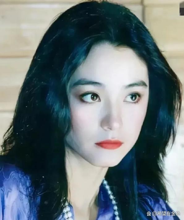 近日,一组林青霞年轻时的美照走红网络,引发广泛关注.
