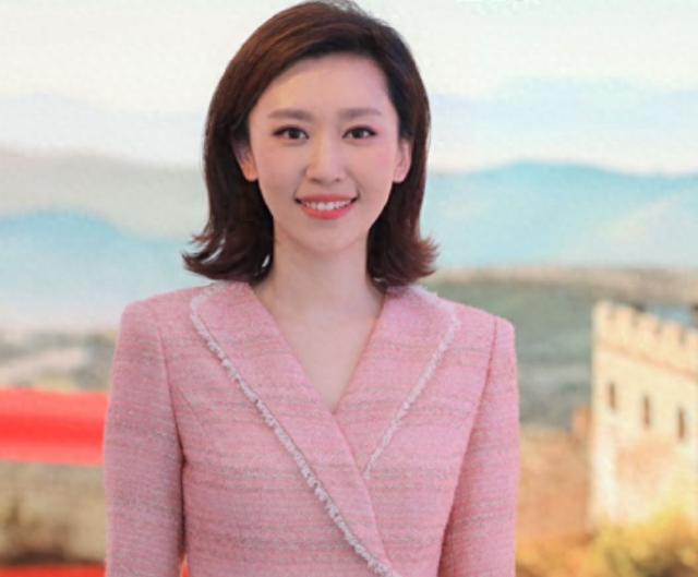 《新闻联播》是央视的金牌节目,也是国内最具权威性和影响力的新闻