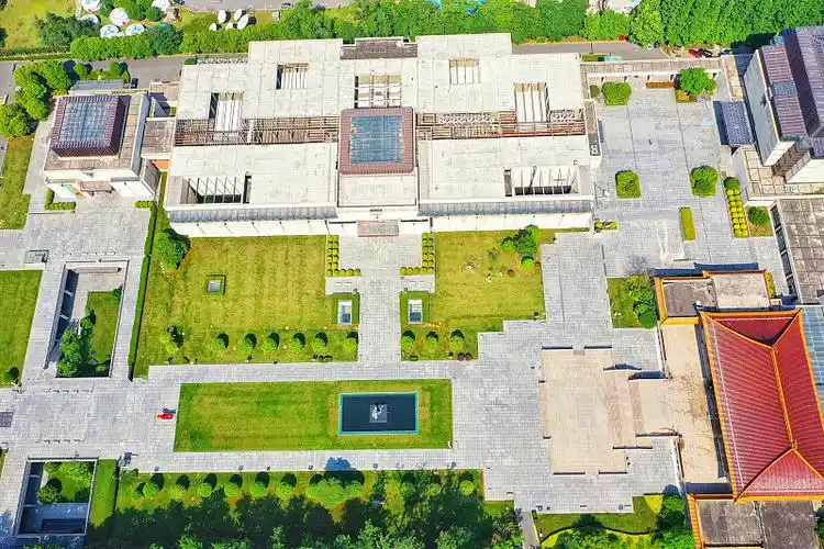 航拍视角俯瞰南京博物院图片