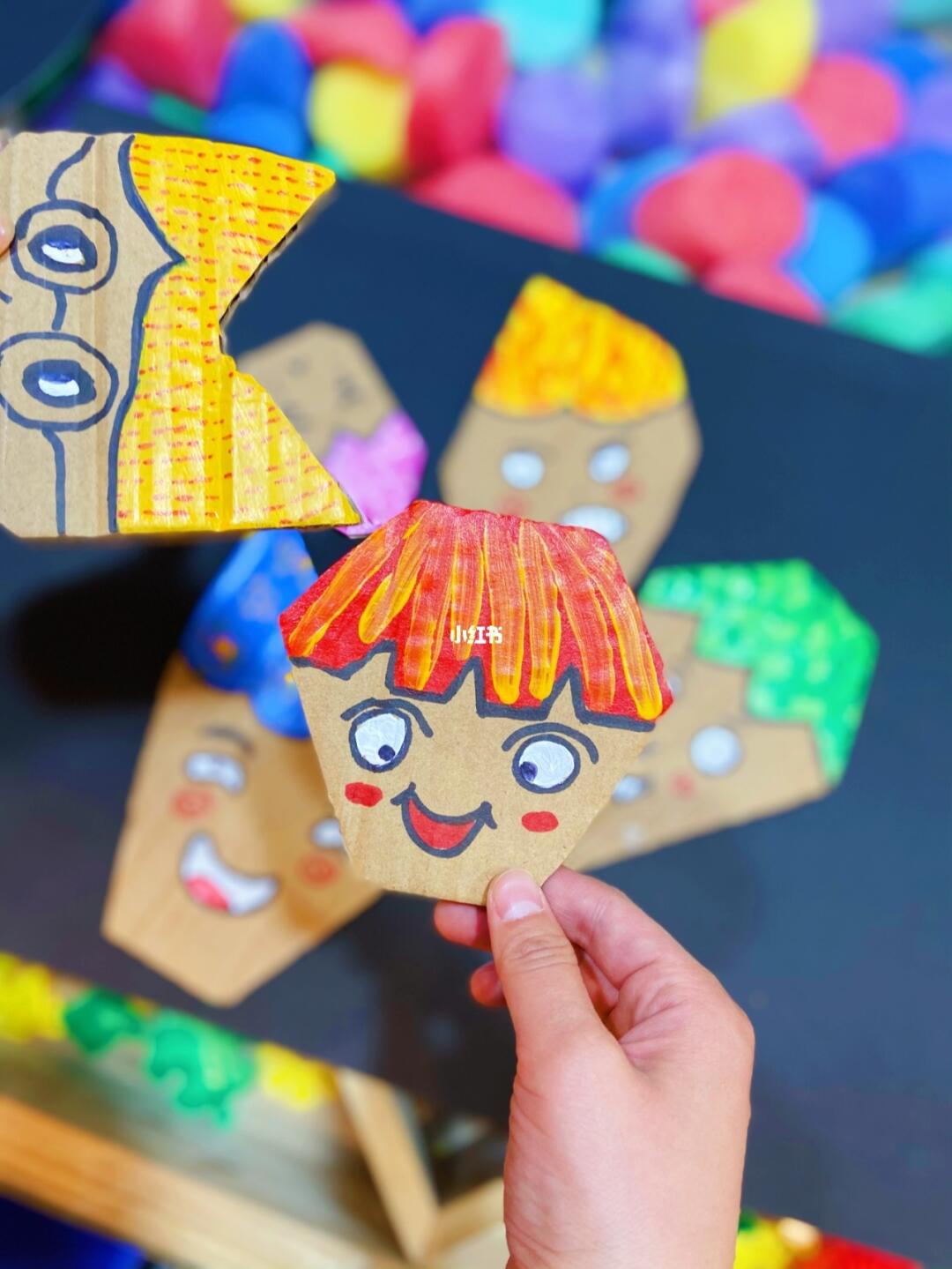 纸壳废物利用创意人头57岁