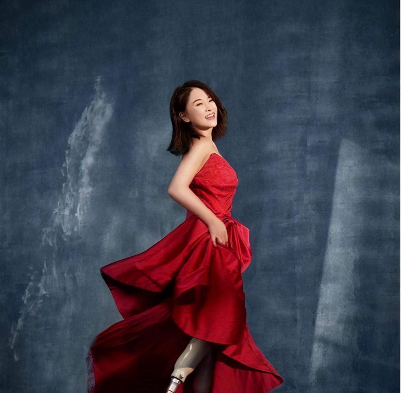 舞蹈老师廖智:被活埋30小时后获救,丈夫因她双腿截肢狠心离去_女儿