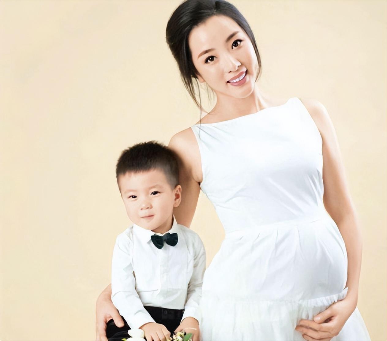 本以为,这位女神会接手董卿的位置,在荧幕中闪闪发光.