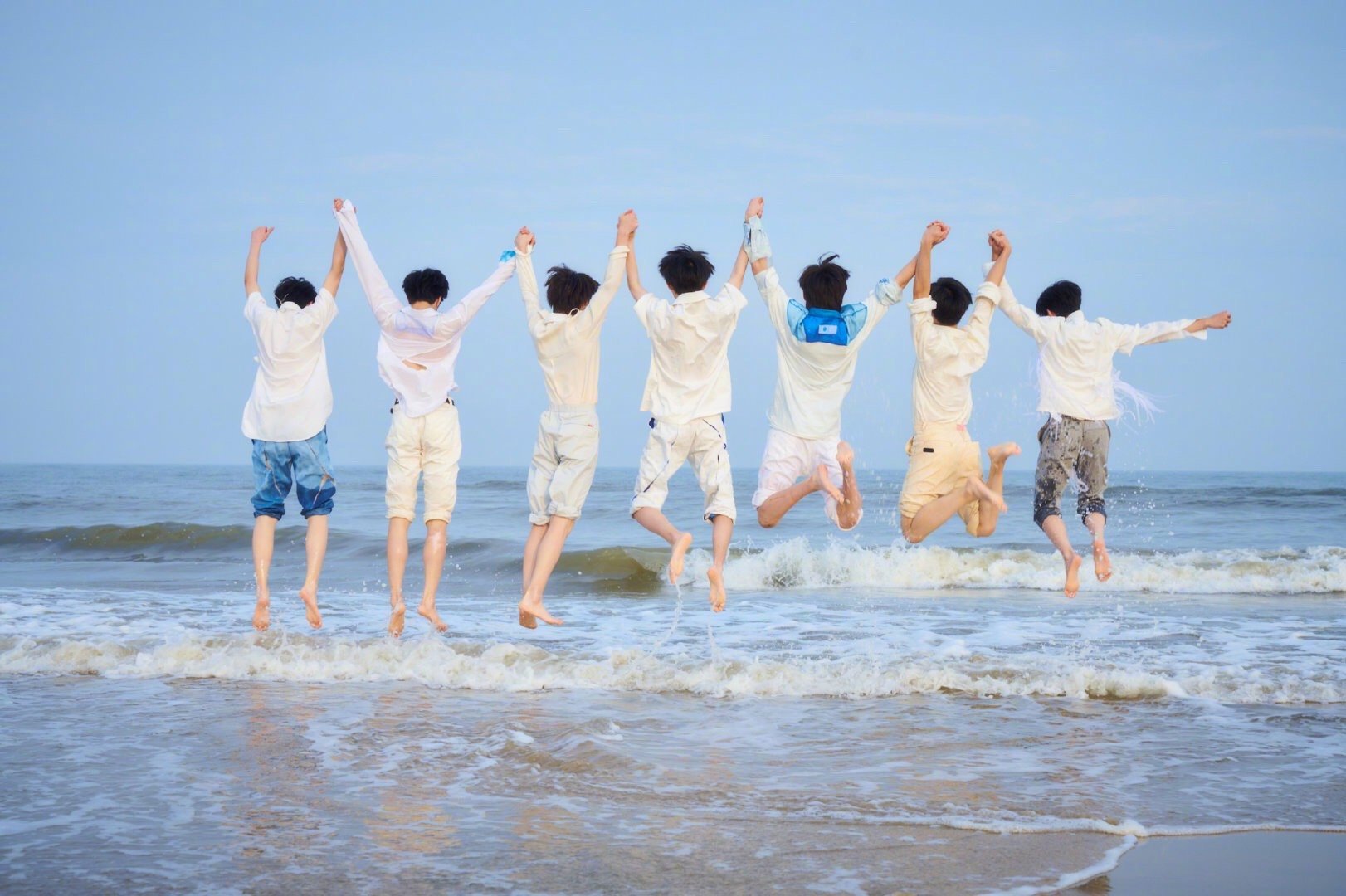 时代少年团夏日海边写真马嘉祺,丁程鑫,宋亚轩,刘耀文,张真源