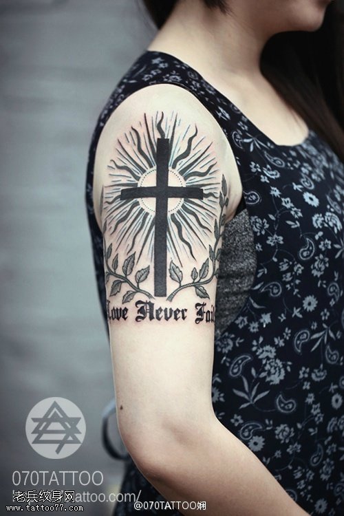 阿波罗和平之叶十字架纹身图案