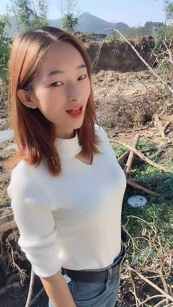 农村里竟然有这么漂亮的小姐姐!