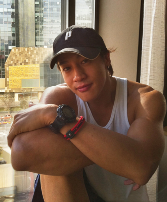 何润东近照曝光,路人镜头下暴露真实状态,一身肌肉梦回步惊云