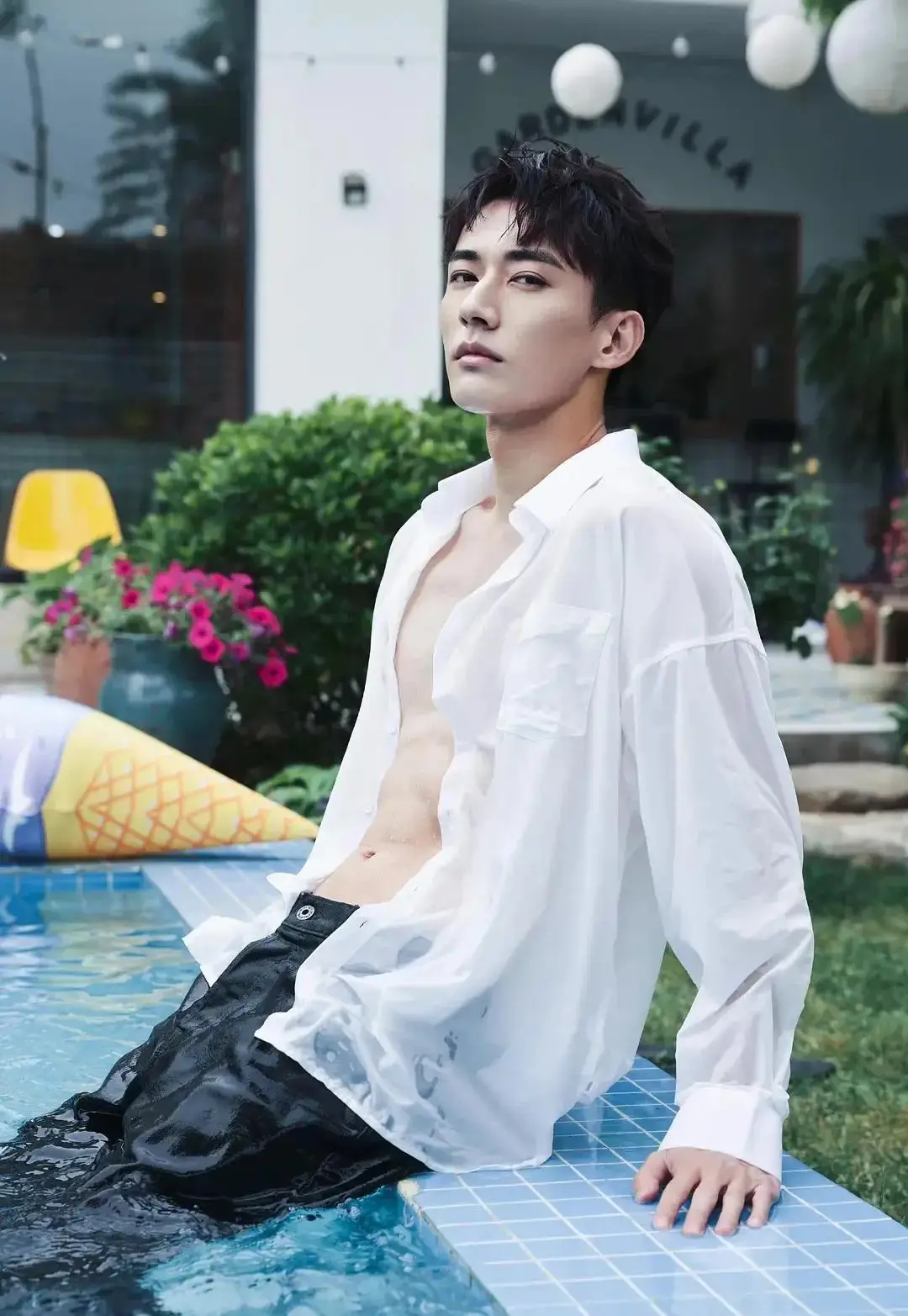 原创穿衣显瘦脱衣有肉的男明星谁不爱啊2022男明星腹肌卷起来吧