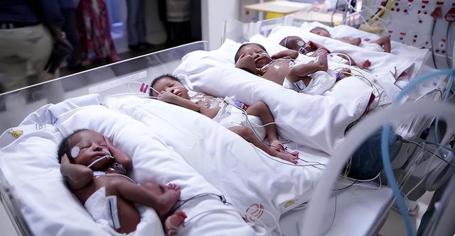 2002年,曾因一口气生下五胞胎的王翠英成为全网瞩目的人物,毕竟如此