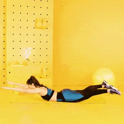 "最美星女郎"张柏芝晒健身照,年逾40岁依旧动人,身体状态极佳_动作