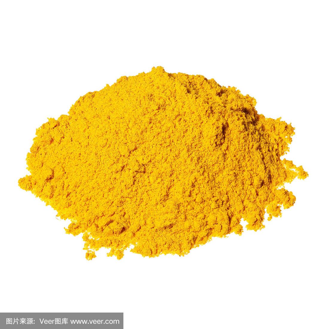 一堆黄色的咖喱粉孤立在白色的背景上.