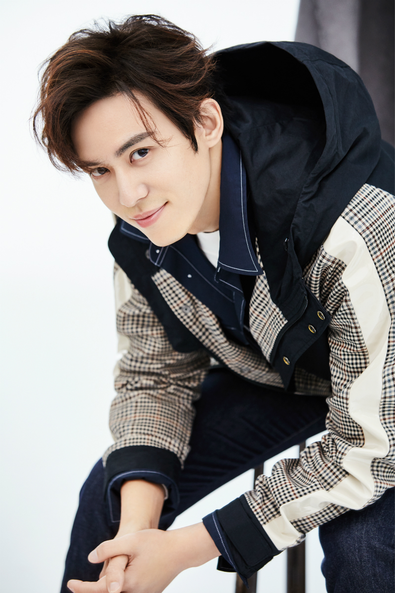 陈楚河风衣写真曝光 温暖深秋自在洒脱