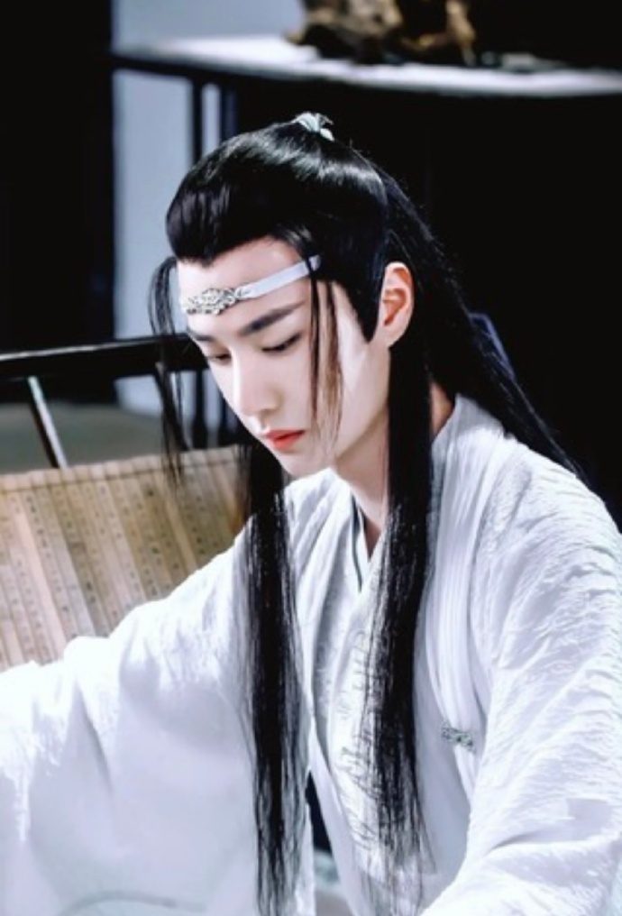 王一博张凌赫同款抹额造型