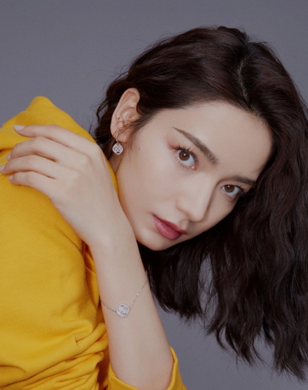 代斯,1991年8月14日出生于新疆乌鲁木齐市,中国内地影视女演员,毕业于