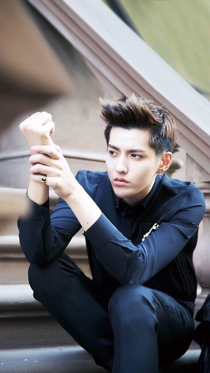 吴亦凡跟exo的kris是一个人吗为什么差这么多