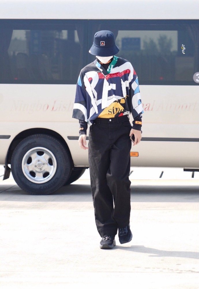 范丞丞[超话]#的腿,大概有————————长吧