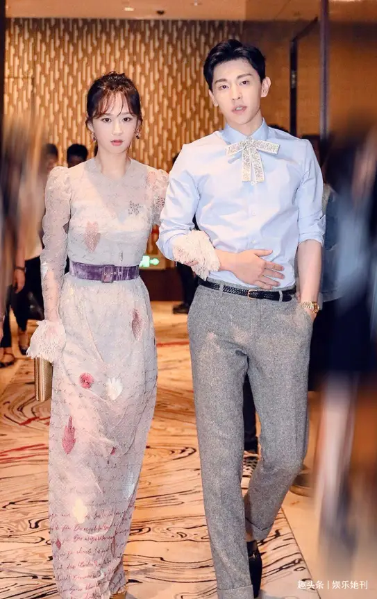 杨紫,邓伦罕见齐齐更博,还为同一件事!