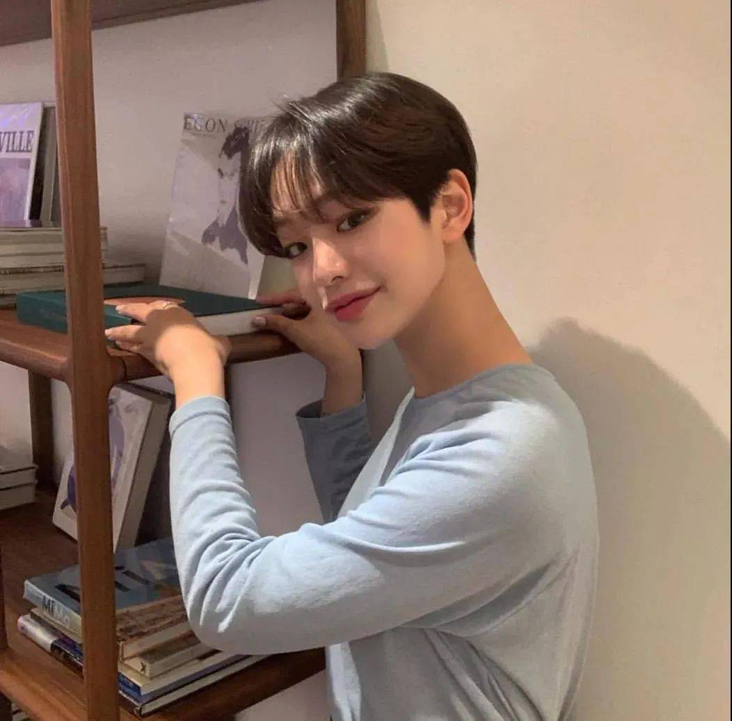 露耳超短发减龄绝对的神