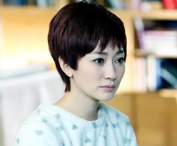 我就为大家推荐到这里了,你是喜欢;李小冉长发还是短发造型呢?