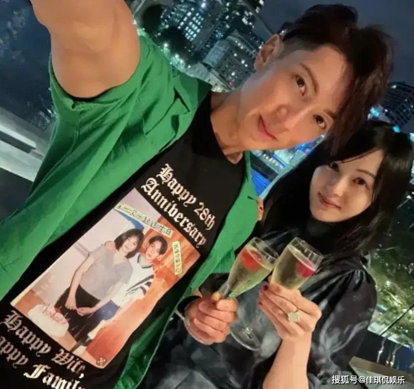 吴尊晒与妻子28年前的同框照,女儿跟妈妈年轻时一模一样_林丽吟_事业