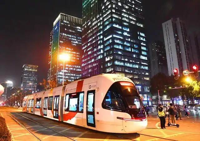 地铁城市轨道交通引领城市发展新格局