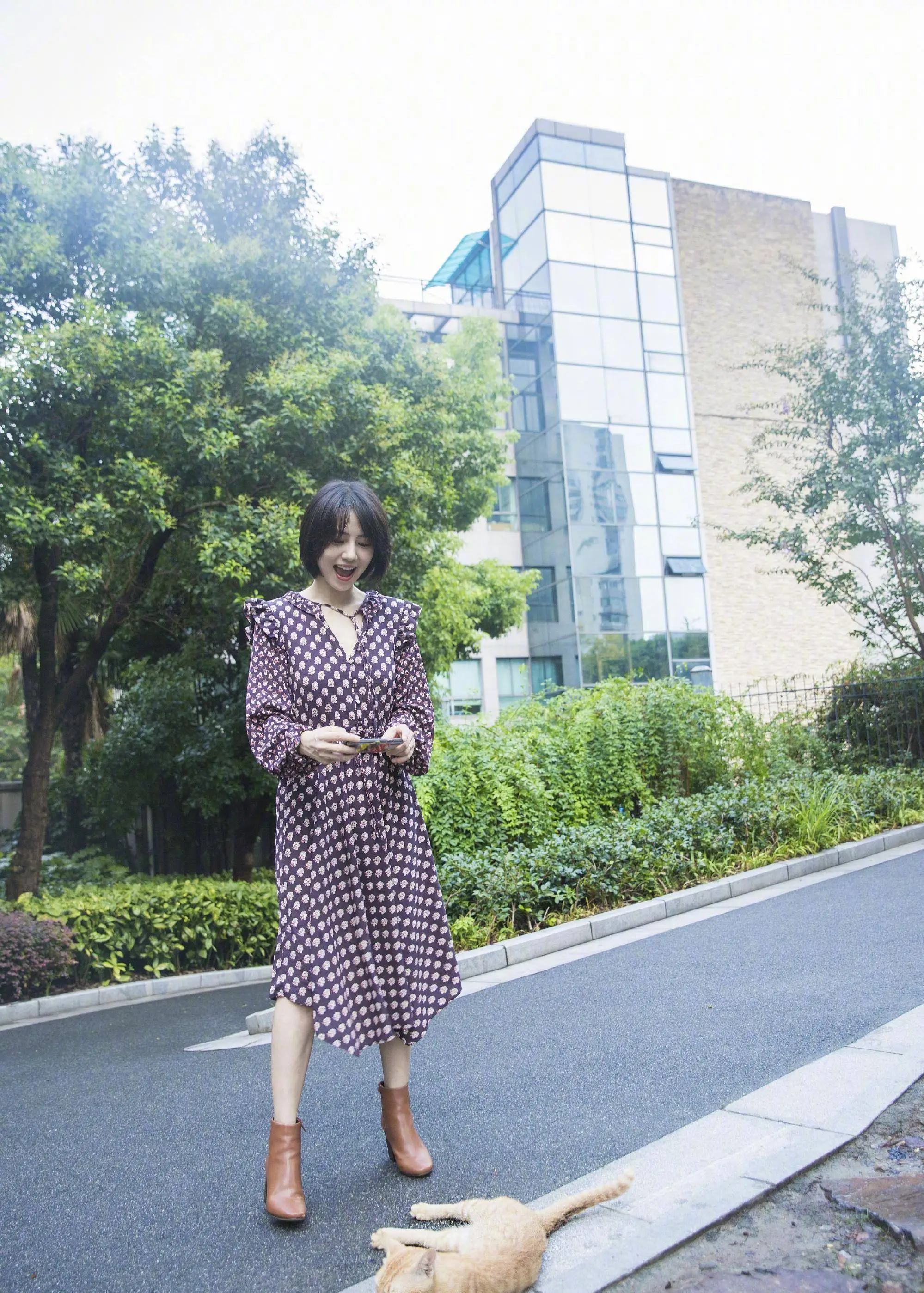 高圆圆复出近照惹人羡,一点不像孩子的妈_身材_牛仔_黑色