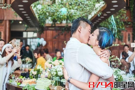 演员江珊结过几次婚现任老公张博资料照片 演员江珊和老公女儿图