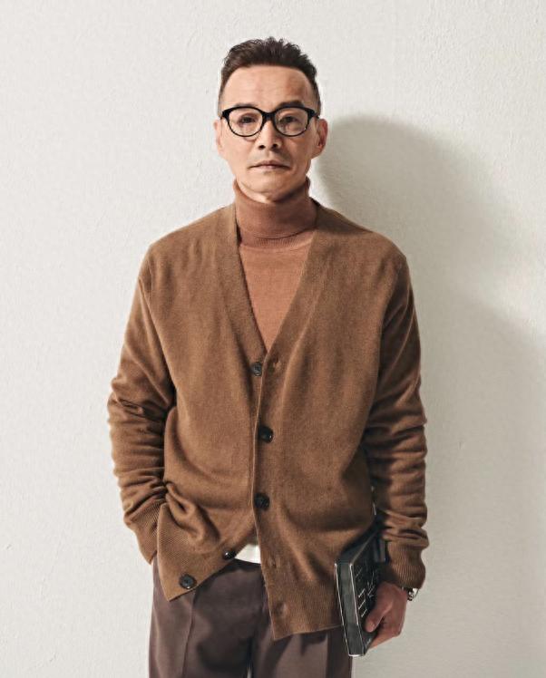 有些中年男人穿衣打扮得很有品味,却依然给人油腻的感觉,这究竟是