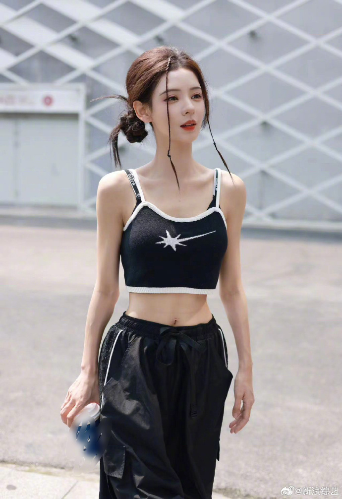 张予曦的腰和脸一样宽##张予曦细腰##乘风2024