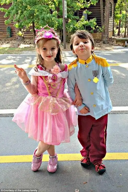 英国一5岁女孩变男孩(组图)