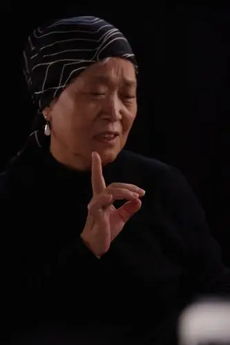 哈! 像是算命的老巫婆吧!