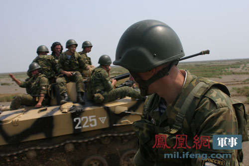 "和平使命-2005"回顾:参演俄罗斯空降兵(组图)
